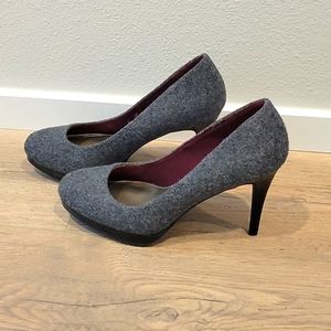 Grey Pumps